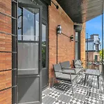 Upscale 3-Bedroom Entire Unit In The Trendy Plateau Mont-Royal Featuring A Magazine-Worthy Kitchen & Opulent Living Spaces - Apt 1