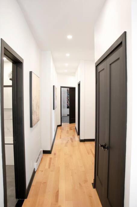 Upscale 3-bedroom Entire Unit In The Trendy Plateau Mont-royal Featuring A Magazine-worthy Kitchen & Opulent Living Spaces - 1 Apartment *