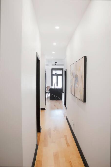 Upscale 3-bedroom Entire Unit In The Trendy Plateau Mont-royal Featuring A Magazine-worthy Kitchen & Opulent Living Spaces - 1 Apartment *